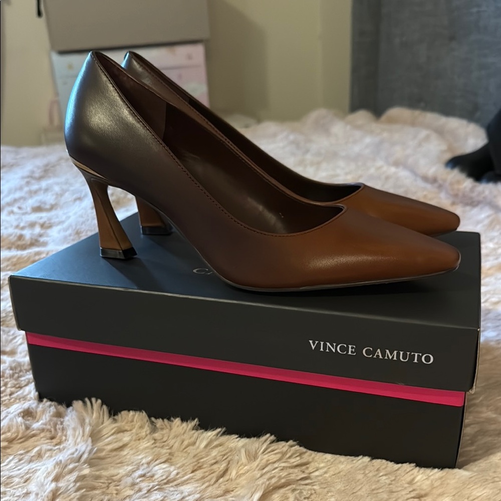 Vince Camuto Women's SABRILY Pump, Chocolate Fade, 7.5